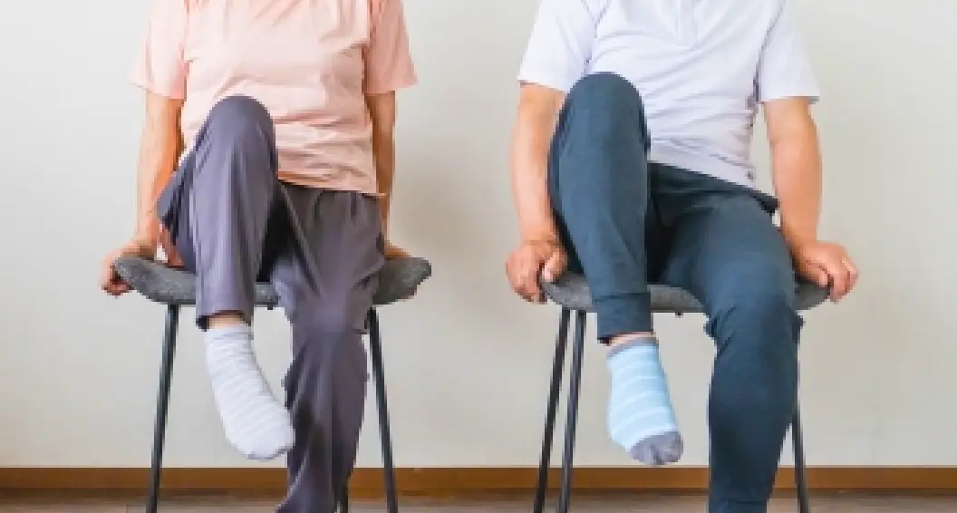 イスを使った下肢強化運動 ｜ イメージ画像